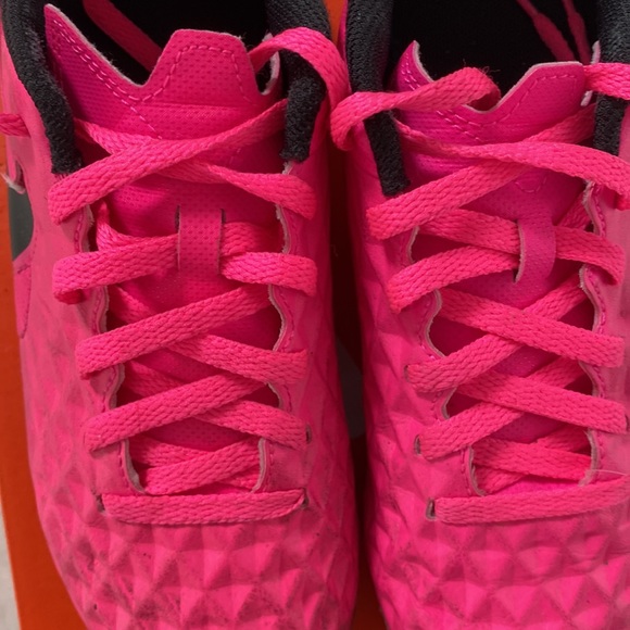 Nike Tiempo Soccer Cleats: size 2y. - Picture 4 of 7